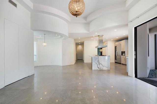 Detail Gallery Image 7 of 22 For 410 Milagrosa Cir, Chula Vista,  CA 91910 - 5 Beds | 4/1 Baths