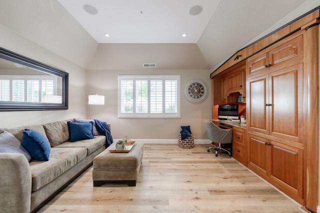 307 Sidesaddle Circle, Scotts Valley CA: https://media.crmls.org/mediaz/4784718b-6dfe-4000-bf58-ee05799a2ea7.jpg