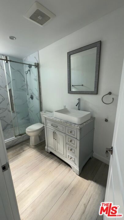 515 Myrtle Street, Glendale CA: https://media.crmls.org/mediaz/478486d1-518d-4636-89f4-2cf49ad09f75.jpg