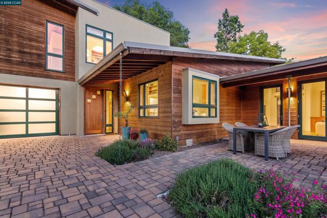 53 Tara Rd, Orinda CA: https://media.crmls.org/mediaz/47848b93-44c6-45fd-a37c-8ce15811fb9c.jpg