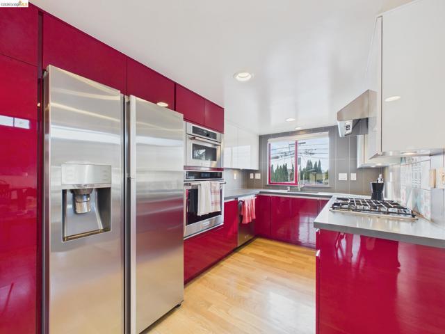 Image 11 of 38 For 2932 Filbert St 2