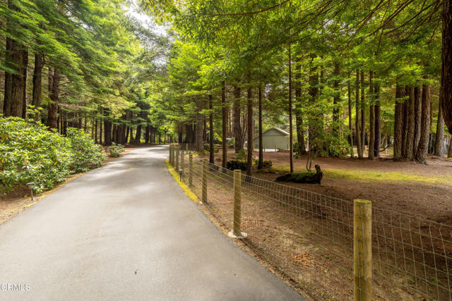 43850 Buckhorn Cove E Road, Little River CA: https://media.crmls.org/mediaz/4784f621-9664-4fd4-b995-3999897a90b3.jpg