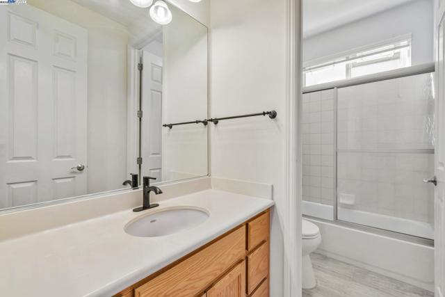 5675 Arcadia Cir, Discovery Bay CA: https://media.crmls.org/mediaz/47855547-f3dd-44a8-9feb-a39ad2397540.jpg