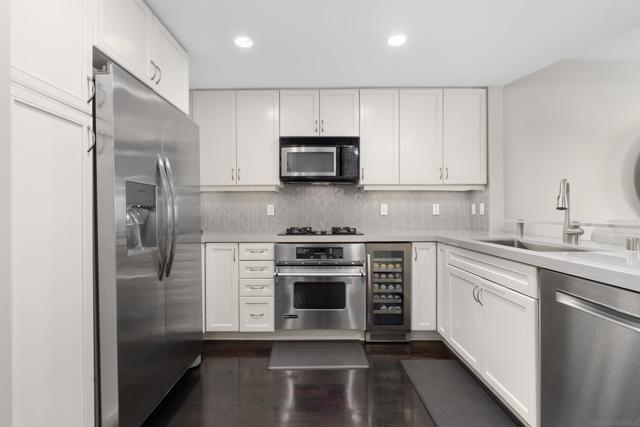 555 Front St., San Diego CA: https://media.crmls.org/mediaz/47860b91-c770-436c-b953-a070747f5c58.jpg