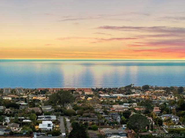 768 Sonrisa Street, Solana Beach CA: https://media.crmls.org/mediaz/47861cf3-de8d-4c67-85de-a88897bc65bf.jpg
