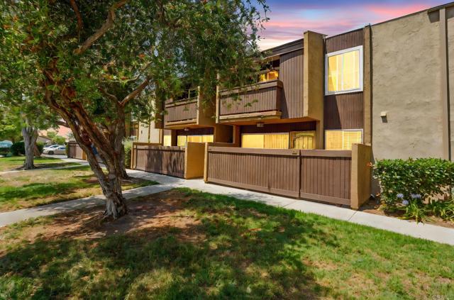 3456 Castle Glen Dr, Mission Valley CA: https://media.crmls.org/mediaz/4786be73-8fd4-4740-9080-12d93bcdd31f.jpg