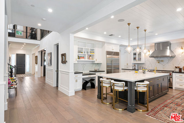4117 Dixie Canyon Avenue, Sherman Oaks CA: https://media.crmls.org/mediaz/4786fe78-2175-4a21-846d-3314aaa3f741.jpg