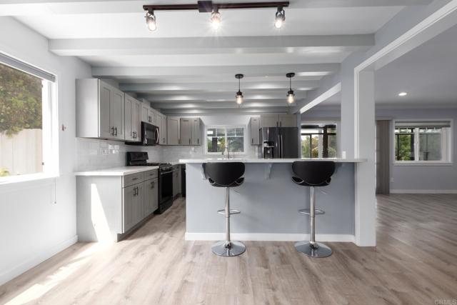 348 Avenida De Las Rosas, Encinitas CA: https://media.crmls.org/mediaz/47876642-a148-4d82-bada-41b2d26e7c65.jpg