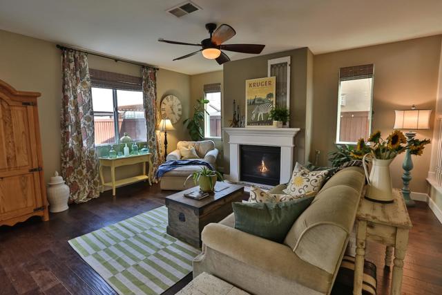 270 Robin Place, Gilroy CA: https://media.crmls.org/mediaz/4787ea59-4b0d-4f42-8a66-571d91455842.jpg