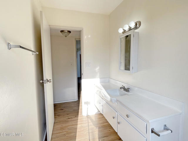 2467 Invar Court, Simi Valley CA: https://media.crmls.org/mediaz/4787f021-ce93-4ba5-ad0d-ebc25d003cc5.jpg