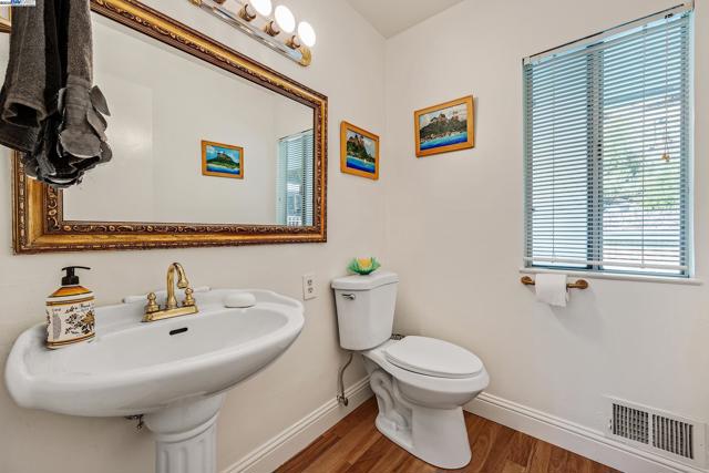 1923 Green Valley Rd, Alamo CA: https://media.crmls.org/mediaz/478951aa-f22b-4e49-99b3-4672782e8ac9.jpg