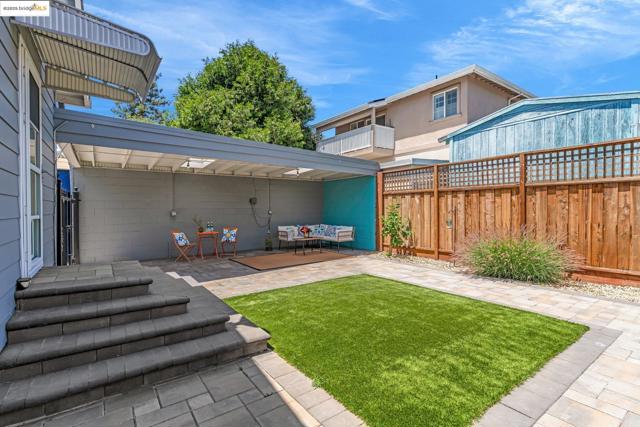 3671 38th Ave, Oakland CA: https://media.crmls.org/mediaz/47897ad2-a3b6-4f99-8cdc-e0d9ae19aa61.jpg