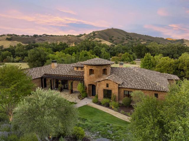12240 Heritage Way, Gilroy CA: https://media.crmls.org/mediaz/478a0c6f-dd8a-4e1c-b166-454d4aa34627.jpg