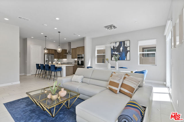 551 Daniel Freeman Circle, Inglewood, California 90301, 4 Bedrooms Bedrooms, 0 ,3 BathroomsBathrooms,Townhouse,For Sale,Daniel Freeman,0,26636731