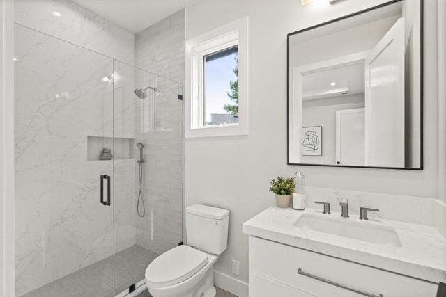 1303 American Way, Menlo Park CA: https://media.crmls.org/mediaz/478acb92-b55c-429f-a5bd-c54ca7609536.jpg