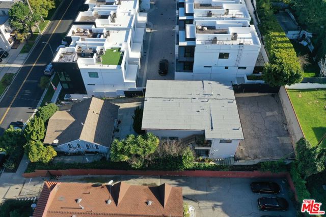 756 Hyperion Avenue, Los Angeles CA: https://media.crmls.org/mediaz/478b116d-91bf-4eca-ae7b-b807c6f6248d.jpg