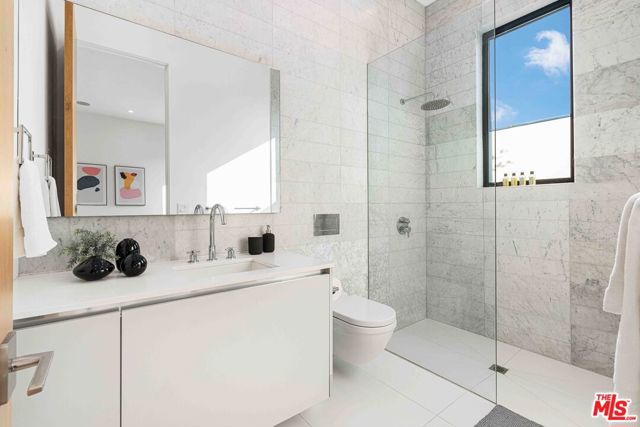 832 N Sierra Bonita Avenue, Los Angeles CA: https://media.crmls.org/mediaz/478b6f56-dbd0-41b1-bbf5-e0fb4e690e54.jpg