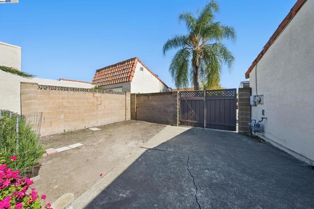 2387 Gomes Rd, Fremont CA: https://media.crmls.org/mediaz/478b9271-19a7-4090-9ed6-42c697c30eb3.jpg
