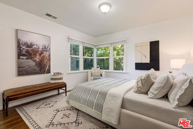 4208 Jasmine Avenue, Culver City CA: https://media.crmls.org/mediaz/478d3316-4970-46b5-af59-8e81e5d6f298.jpg