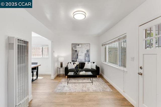 2154 35Th Ave, Oakland CA: https://media.crmls.org/mediaz/478d8244-694c-4b23-b996-a83104640f15.jpg