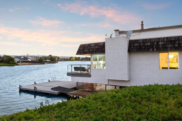 464 Fathom Drive, San Mateo CA: https://media.crmls.org/mediaz/478d90aa-3763-4764-b64e-4b1ad0ec24ab.jpg