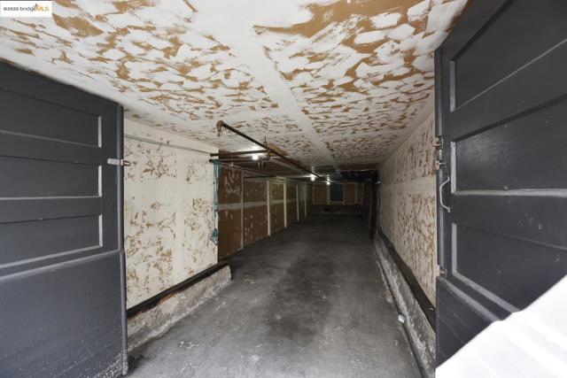 45 Auburn Street, San Francisco CA: https://media.crmls.org/mediaz/478d9df2-2856-40f6-8293-cab06163dd4d.jpg