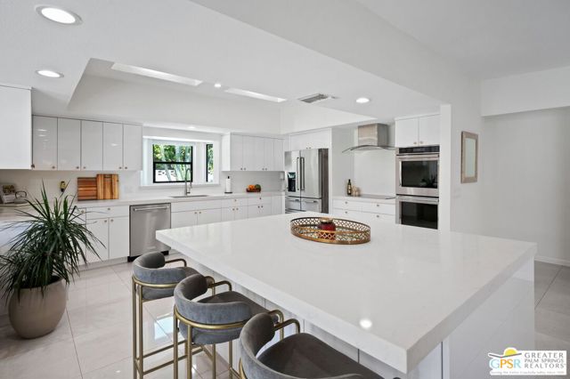 71183 Country Club Drive, Rancho Mirage CA: https://media.crmls.org/mediaz/478e795a-4f61-4c8d-9579-495d3f79184e.jpg