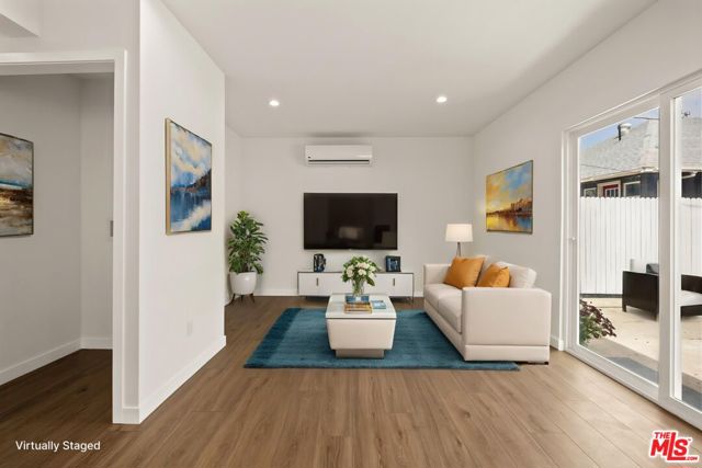 1558 W 47th Street, Los Angeles CA: https://media.crmls.org/mediaz/478eb2a7-bf21-4c00-8ba1-a65b6ddf9a75.jpg