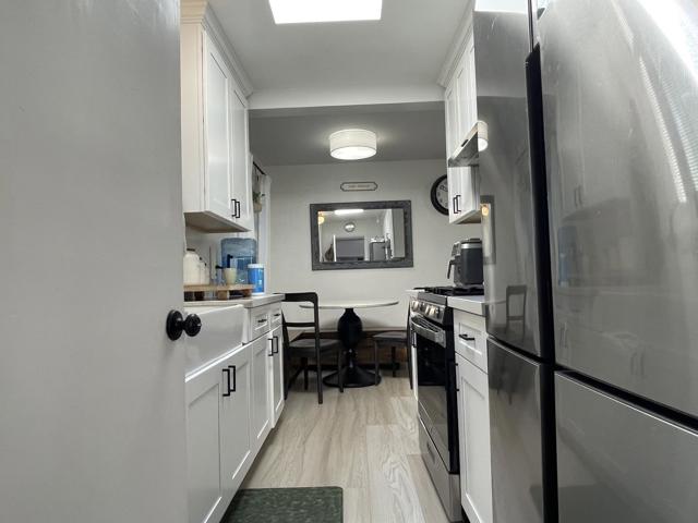 644 Buckeye Street, Redwood City CA: https://media.crmls.org/mediaz/478edd83-0560-4621-a792-4009aecf3519.jpg