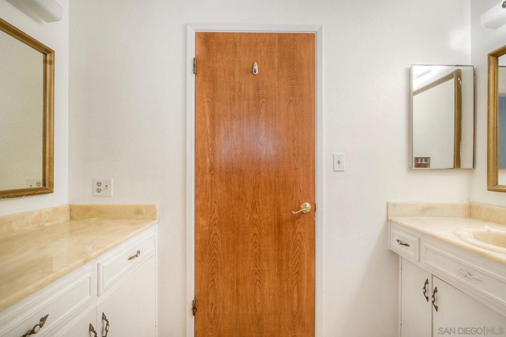 https://media.crmls.org/mediaz/478f15c7-e3aa-4024-b478-65d21ed0f784.jpg?preset=X-Large