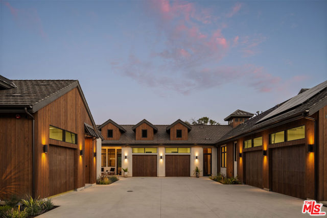 26719 Mulholland Highway, Calabasas CA: https://media.crmls.org/mediaz/4790038c-b3cb-4f9f-9353-5c5a34141596.jpg