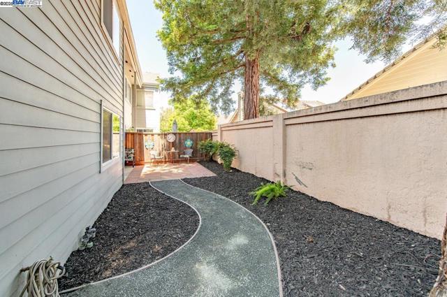 243 Rachael Pl, Pleasanton CA: https://media.crmls.org/mediaz/47903937-e18b-4c3f-87bc-6b835a3f92c0.jpg