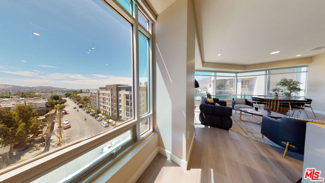 520 N Central Avenue, Glendale CA: https://media.crmls.org/mediaz/479049f2-dcf3-4e39-b68e-c87b74dae7bc.jpg