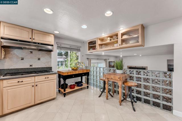 102 Monasterio Ct, San Ramon CA: https://media.crmls.org/mediaz/479059cc-78f0-4f7d-a89f-2f48f67fec71.jpg