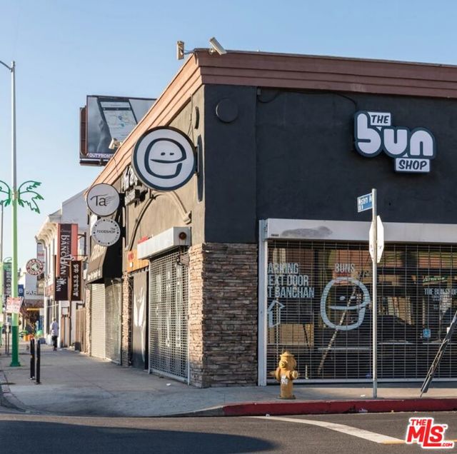 4832 Rosewood Avenue, Los Angeles CA: https://media.crmls.org/mediaz/4791475f-5c4a-4c7b-b7b8-832ee0a77fa0.jpg