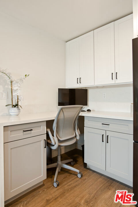 5215 Balboa Boulevard, Encino CA: https://media.crmls.org/mediaz/4791540a-db86-4a00-aabf-9c27284a46a3.jpg