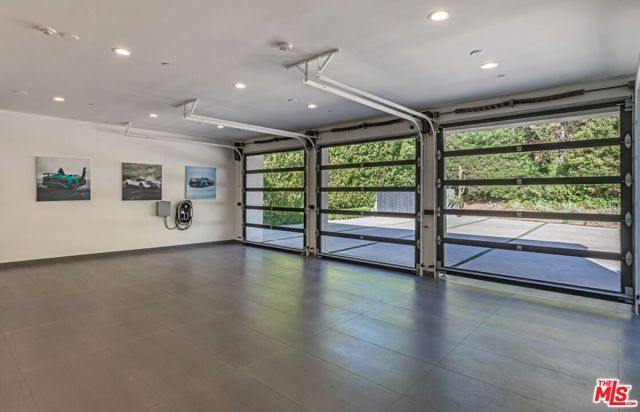 2002 LOMA VISTA Drive, Beverly Hills CA: https://media.crmls.org/mediaz/4791624c-94a1-4f0c-b518-1edd435bb12e.jpg