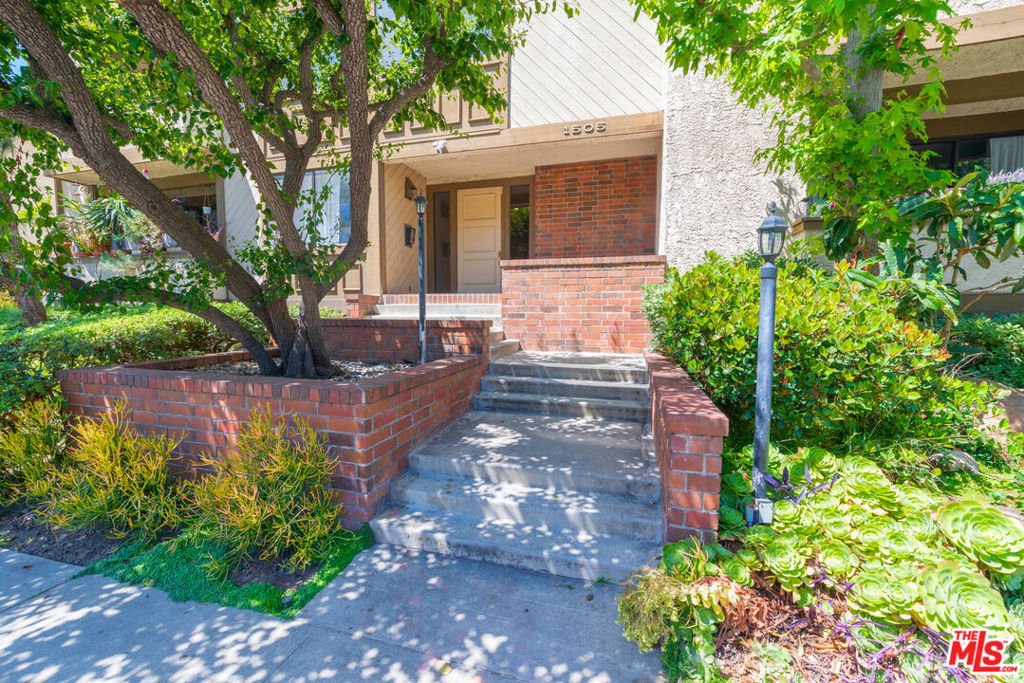 1505 Purdue Avenue #202