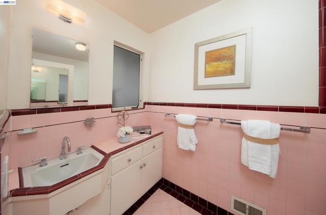 1785 Holly Ave, Menlo Park CA: https://media.crmls.org/mediaz/4793584f-e062-4fbc-832c-b63769f6a666.jpg