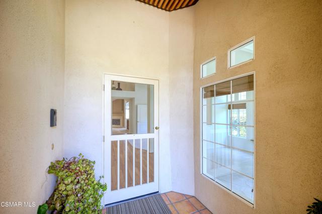 3695 Mapleknoll Place, Thousand Oaks CA: https://media.crmls.org/mediaz/4793ca38-42b8-4662-9938-2bd4b3df1691.jpg