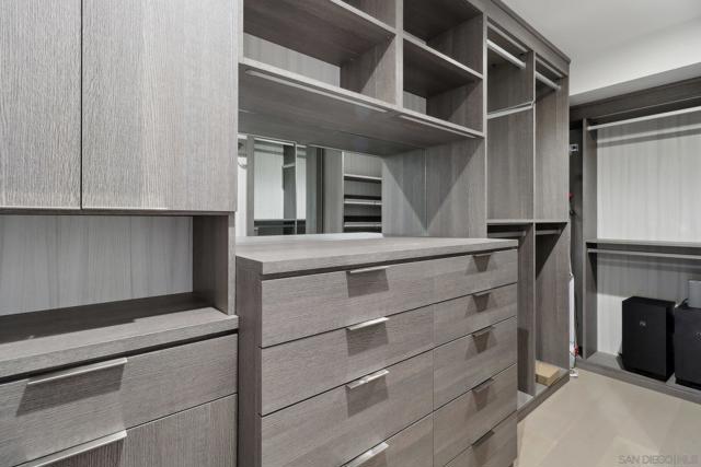888 W E St, San Diego CA: https://media.crmls.org/mediaz/4793d5b3-5a94-4436-ae9b-efc9152e16fc.jpg