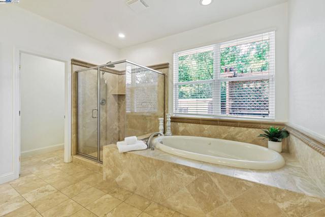 135 Cara Ct, Walnut Creek CA: https://media.crmls.org/mediaz/4794ad28-57a4-4d6d-9bd7-95dadd432aef.jpg