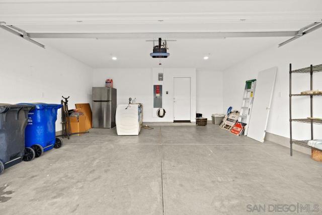 347 Sweet Pl, Fallbrook CA: https://media.crmls.org/mediaz/479522dc-85ce-4dc6-90d2-a7afb258e20d.jpg