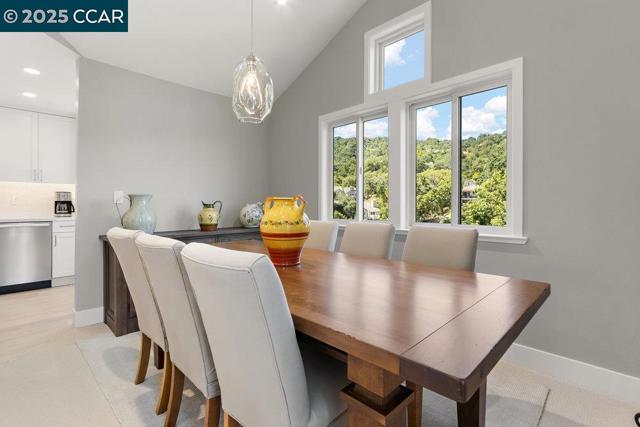 5593 Terra Granada Dr, Walnut Creek CA: https://media.crmls.org/mediaz/47955a9d-4a87-4bd0-aff3-f8f6416436a7.jpg