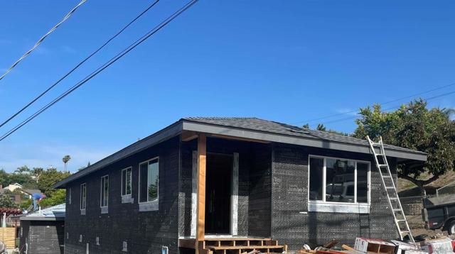3335 37 S Barcelona St., Spring Valley CA: https://media.crmls.org/mediaz/4795827e-abaf-4066-867a-bee931ae57a9.jpg