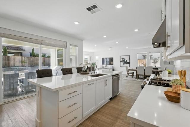 7081 Kirigin Way, Gilroy CA: https://media.crmls.org/mediaz/4795ebd0-fb5f-49f7-8b90-f4db12e12b03.jpg