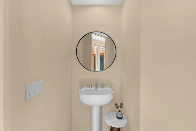 50050 Camino Privado, La Quinta CA: https://media.crmls.org/mediaz/4795fec2-9077-4c53-b521-224f99deb758.jpg