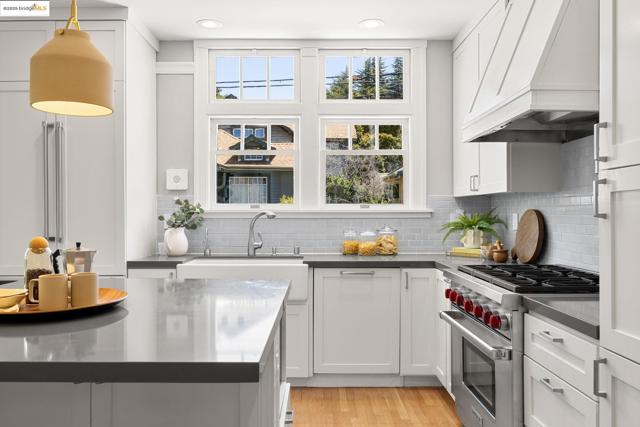 2842 Ashby Ave, Berkeley CA: https://media.crmls.org/mediaz/47964bb5-724a-46ee-ab0a-7570a4c0ea29.jpg