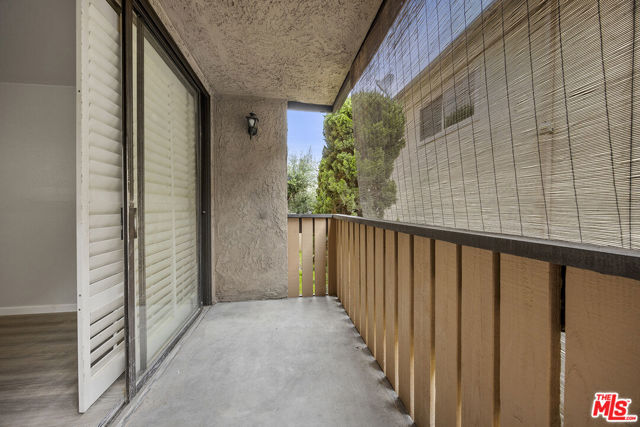 4170 Elm Avenue, Long Beach CA: https://media.crmls.org/mediaz/47964cdf-500d-466a-a8b3-0a94ae8c3c70.jpg