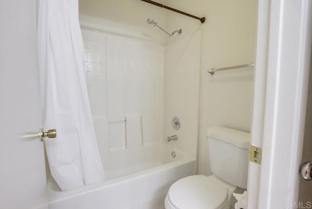 4620 Los Alamos Way, Oceanside CA: https://media.crmls.org/mediaz/479671ad-44cd-43c7-9df7-3e08bd16f6d6.jpg